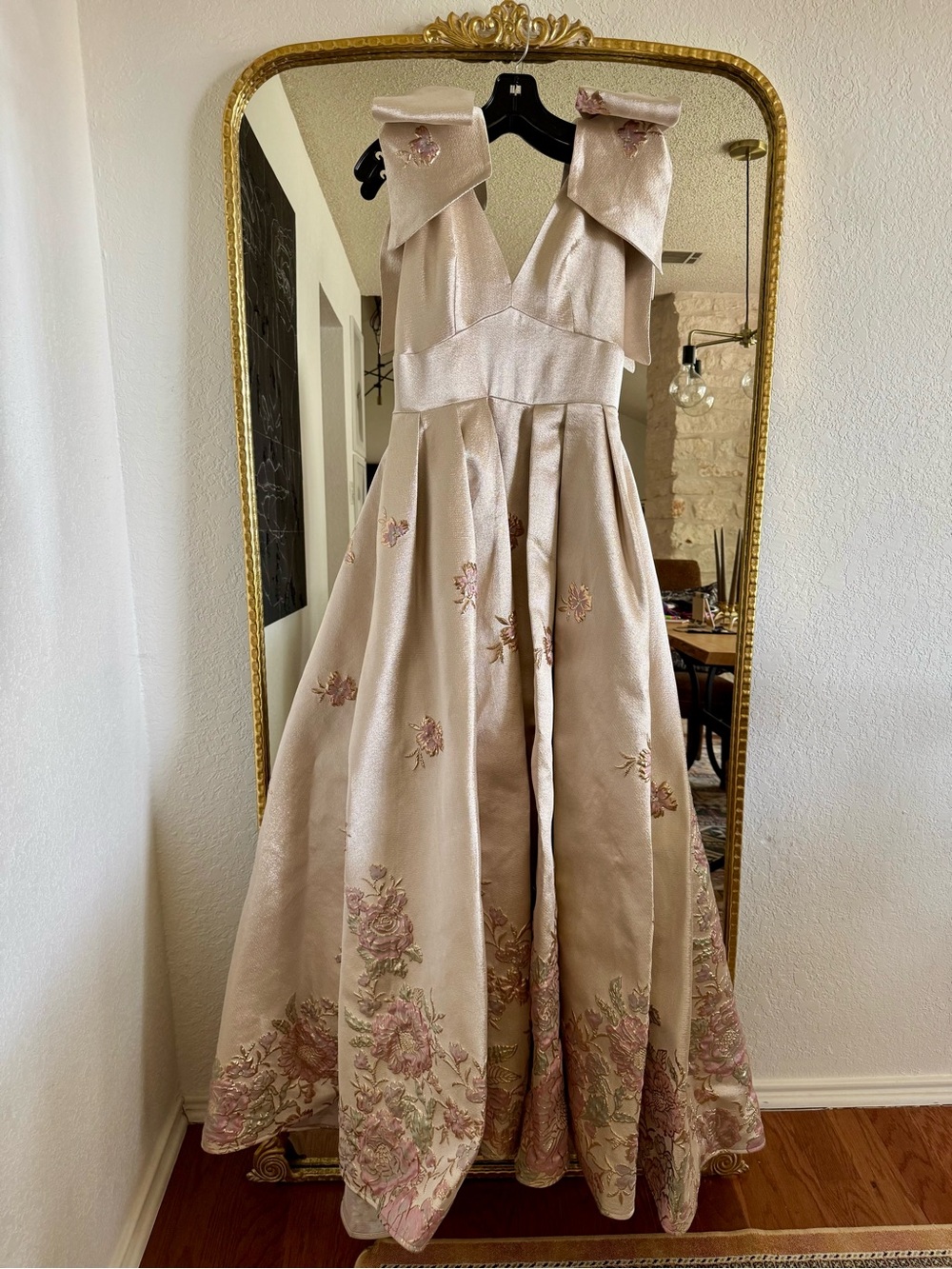 Mac Duggal Ivory Brocade V Neck Ball Gown With Bow Straps - size 6 - Picture 6 of 12